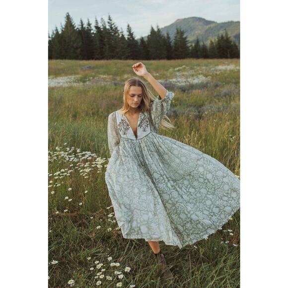 DAUGHTERS OF INDIA Diya Midi Dress in Pistacho Green Size XS - Picture 5 of 16